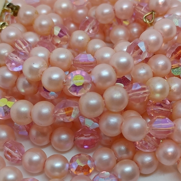 * Vintage Pink Aurora Borealis & Faux Pearl Necklace & Clip On Earrings SET - Picture 8 of 8